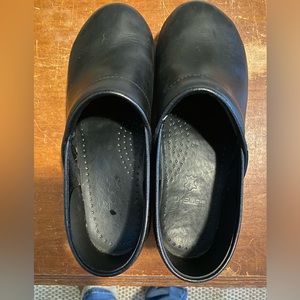 Danskos. Black. Good condition